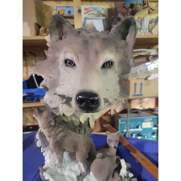 Meerchi MRH Wolf With Wolves Pups Resin Sculpture 15" Tall - Picture 6 of 16